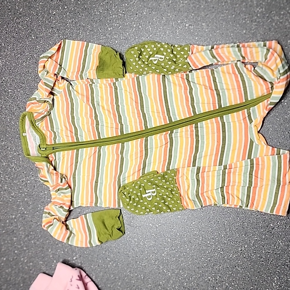 Posh peanut zipper footies